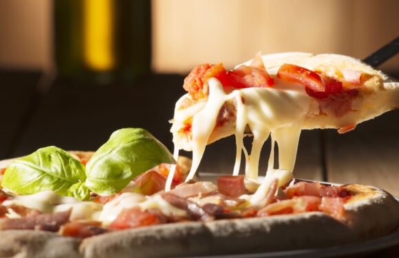 Pizza Vikend – Fast Food Bamboo – Uz dvije naručene male pizze treća GRATIS i za svaku naručenu veliku pizzu GRATIS coca cola od 1 L. Narudžbe putem telefona na broj 051/308 638 ili weba www.fastfoodbamboo.eu.